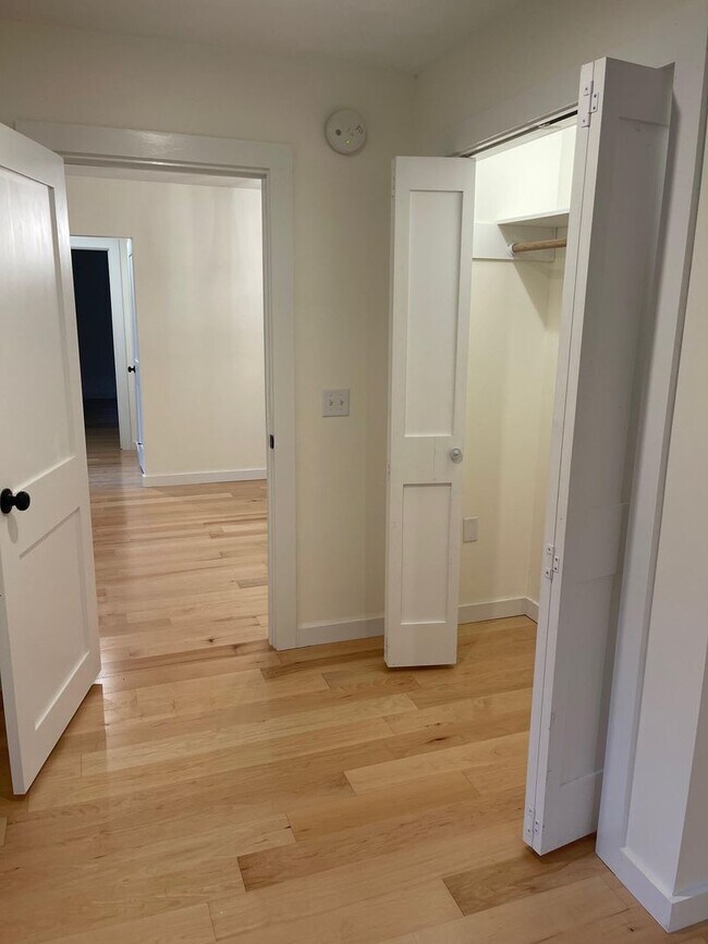 Building Photo - 3 Bedroom Apartment in Colchester VT Available 7/1!