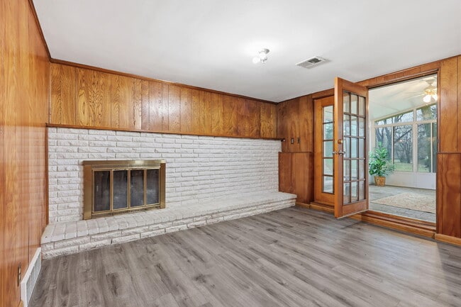 Building Photo - 6382 Houghten Dr