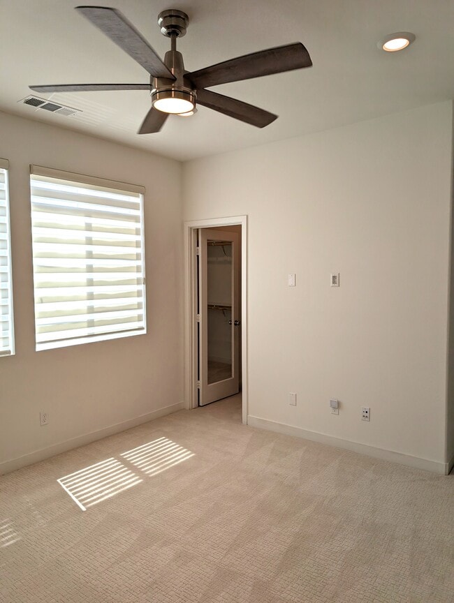 Building Photo - 27414 N Arborview Ln