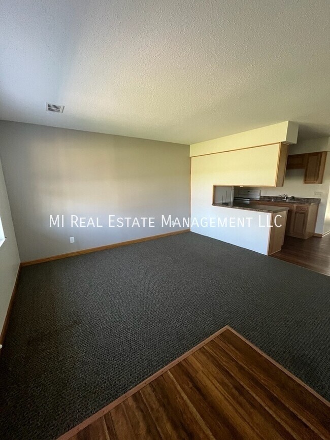 Building Photo - 7613 48th Ave