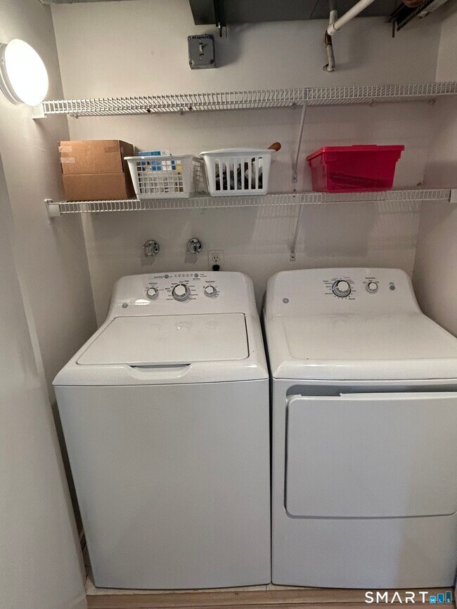 Building Photo - 419 Heritage Vlg