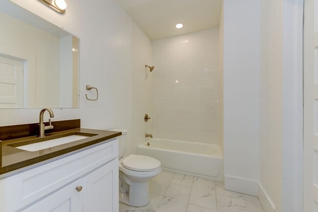 Building Photo - 1116 13th St