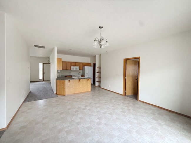 Building Photo - Beautiful 3 Bed, 2 Bath Home in Golden Hills