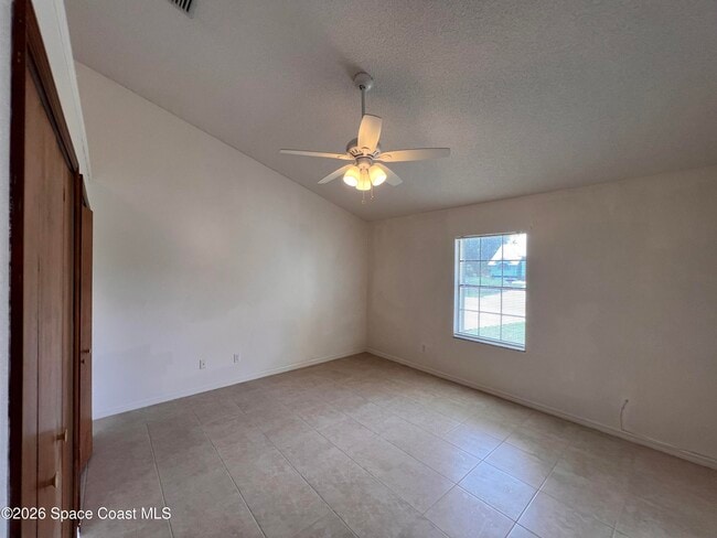 Building Photo - 818 7 Gables Cir SE