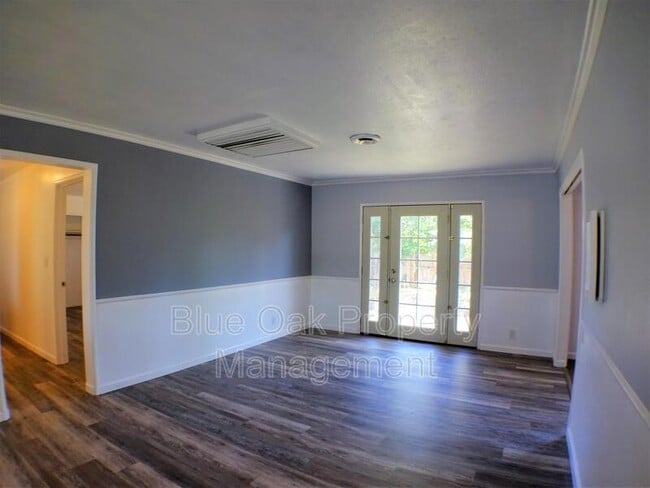 Building Photo - 708 Douglas Ln