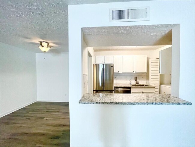 Building Photo - 320 Park Ridge Cir