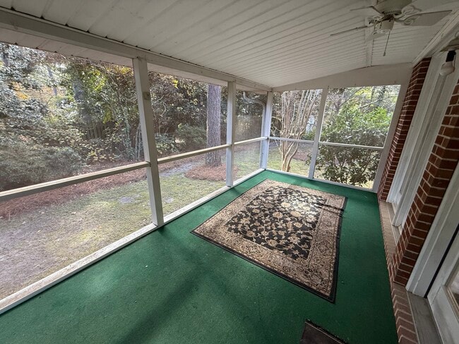 Building Photo - 965 N Rdg St