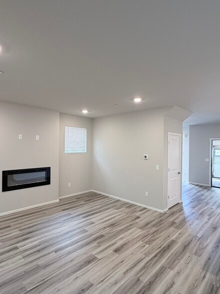 Building Photo - 9452 N Chestnut Ct