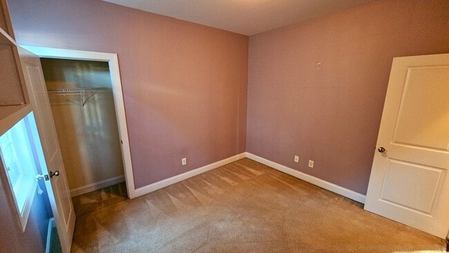 Building Photo - 3BR 2 BA Maple Hill