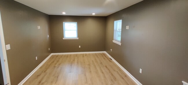 Building Photo - 2504 Levans Rd