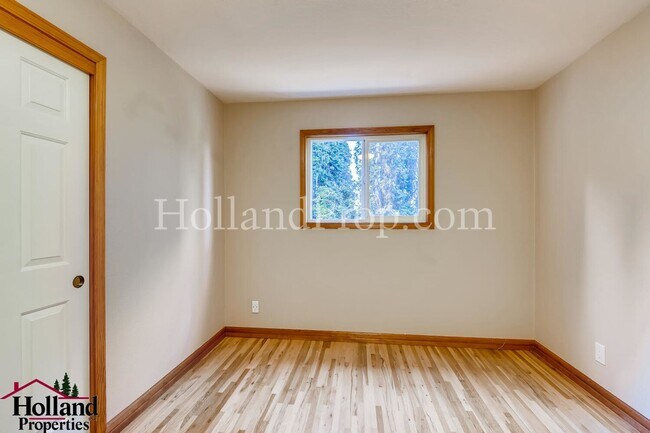 Building Photo - Espectacular Single Level 4 Bed Home in Hi...