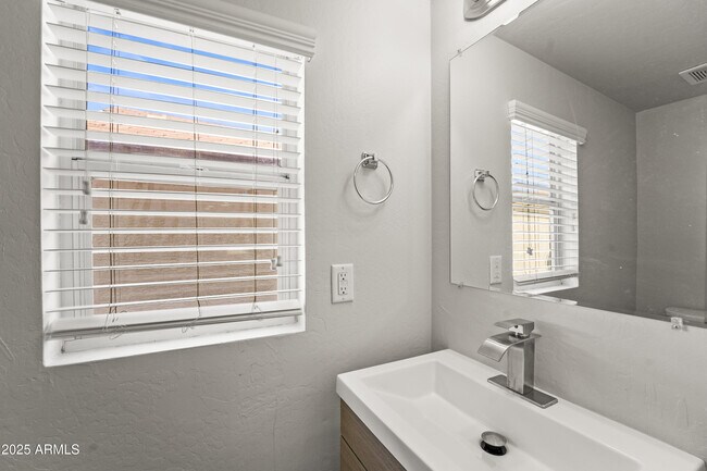 Building Photo - 11215 W Heatherbrae Dr