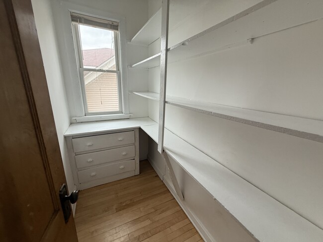 Building Photo - 5217 W Cuyler Ave