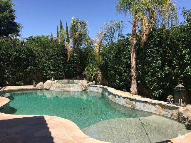 Building Photo - 49560 Loren Ct