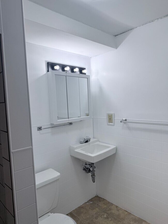Building Photo - 1419 Prado Dr