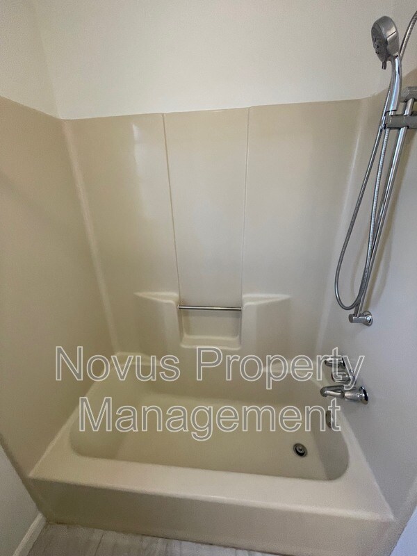 Building Photo - 121 Chipley Creek Dr