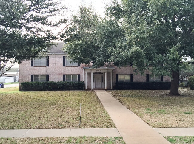 Primary Photo - Apartment Along Austin Avenue