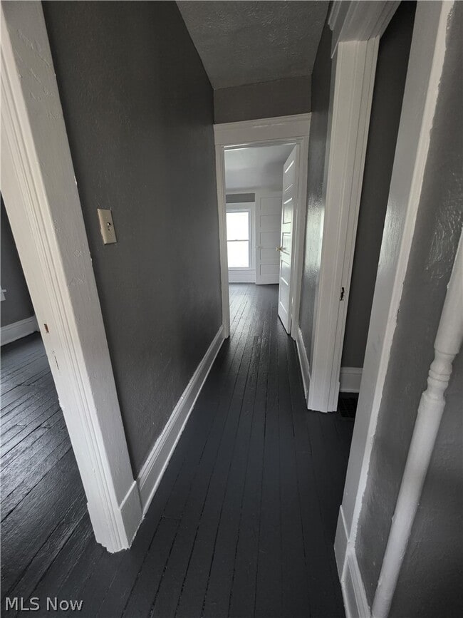 Building Photo - 1124 E 114th St