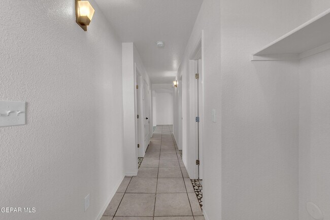 Building Photo - 9277 Leonardo Ave