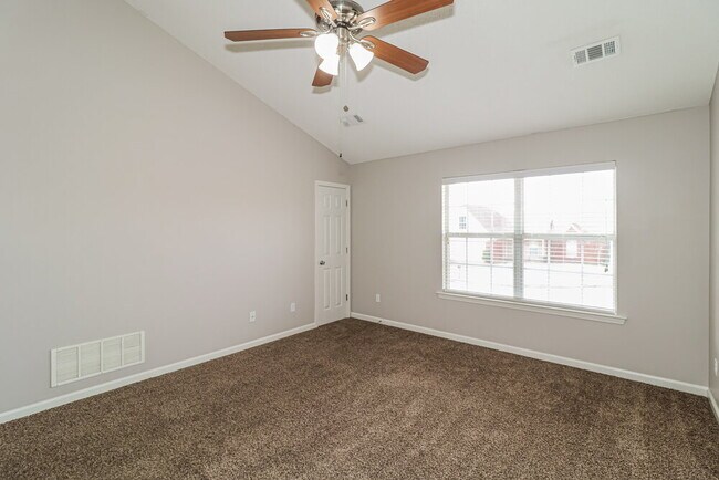 Building Photo - 2792 Shady Well