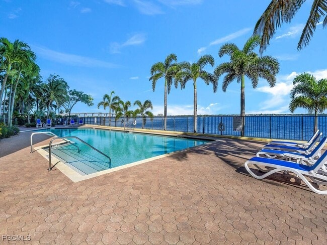 Building Photo - 2745 First St