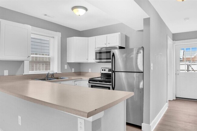 Building Photo - 1834 Parkwood Ave