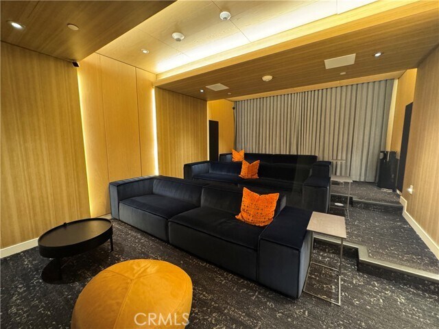 Building Photo - 400 S Broadway