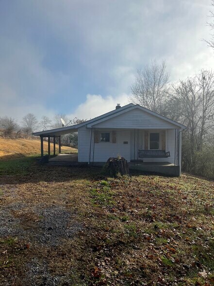 Primary Photo - 143 Strawberry Ln