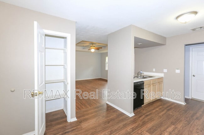 Building Photo - 2306 W Roselawn St