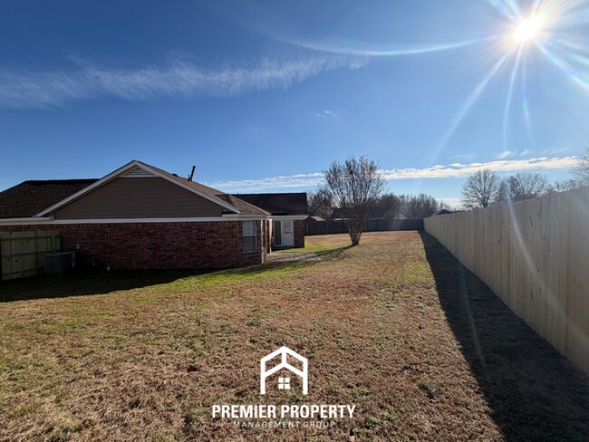 Building Photo - 45 Pine Ridge Cove