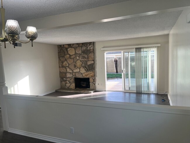 Building Photo - Beautiful 4 Bedroom Home in Huntington Beach