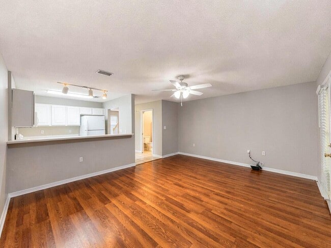 Building Photo - 954 Scenic Oak Ln