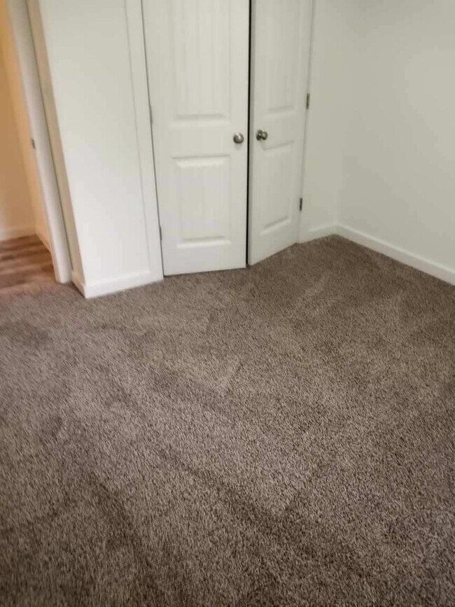 Building Photo - Fully Remodeled 3 Bed / 2 Bath Home with 2-Car Garage