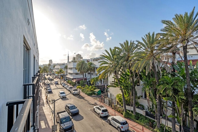 Building Photo - 1036 Ocean Dr