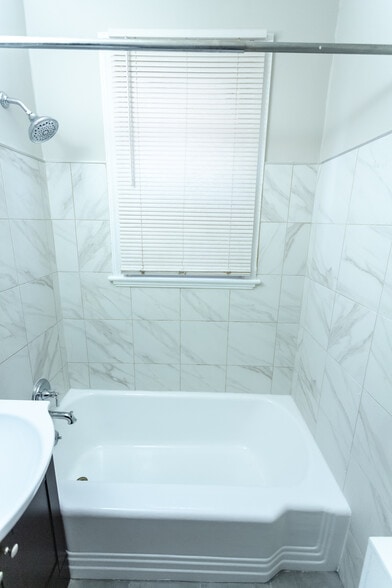Bathroom - 4215 Dix St NE