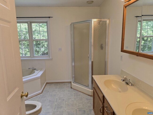 Building Photo - 259 Spring Oaks Ln