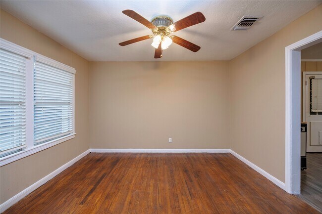 Building Photo - 304 Harris Blvd