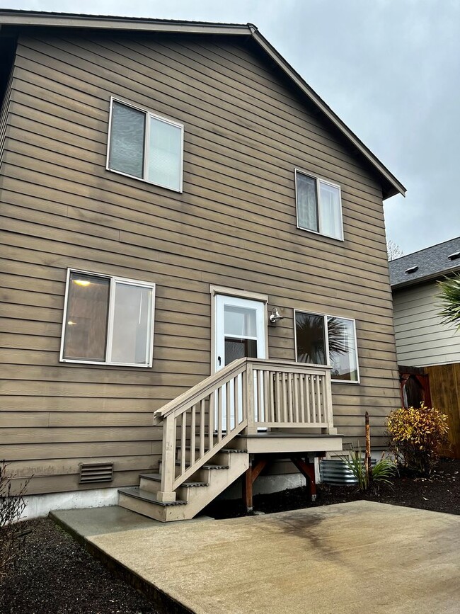 Building Photo - Very well maintained home in Poulsbo.