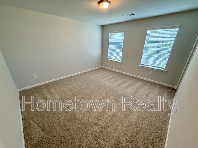 Building Photo - 540 Teversham Dr