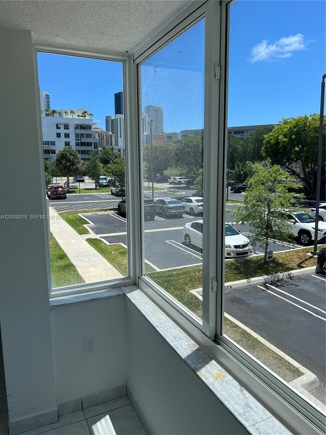 Building Photo - 250 180th Dr