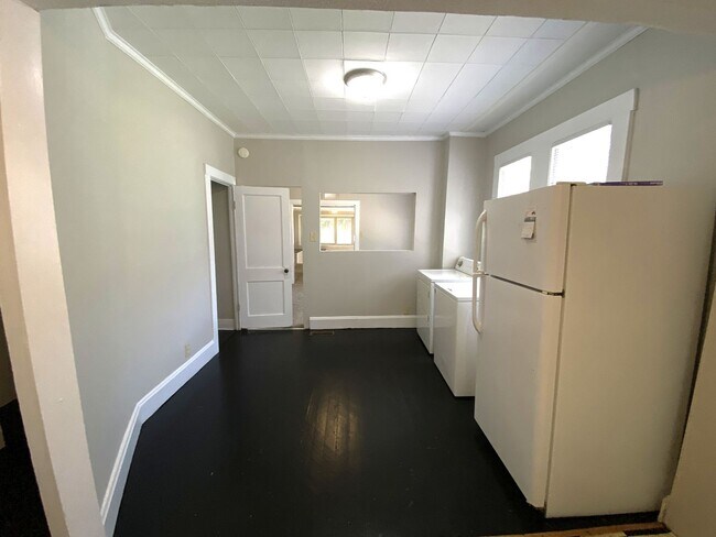 Building Photo - Kenwick Bungalow            20260620