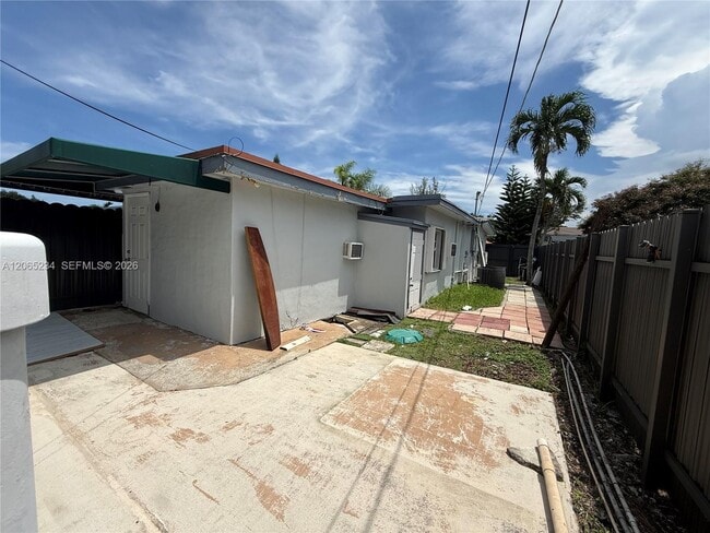 Building Photo - 8805 SW 43rd Terrace