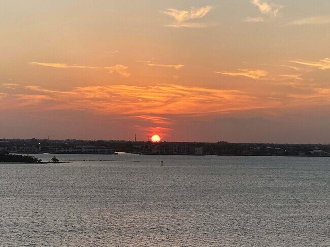 Building Photo - 5380 N Ocean Dr