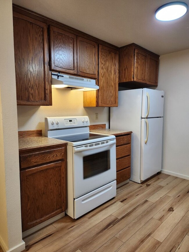 Building Photo - 3 Bedroom Rambler