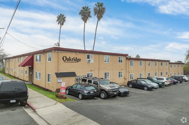 Building Photo - Oakridge Apartments