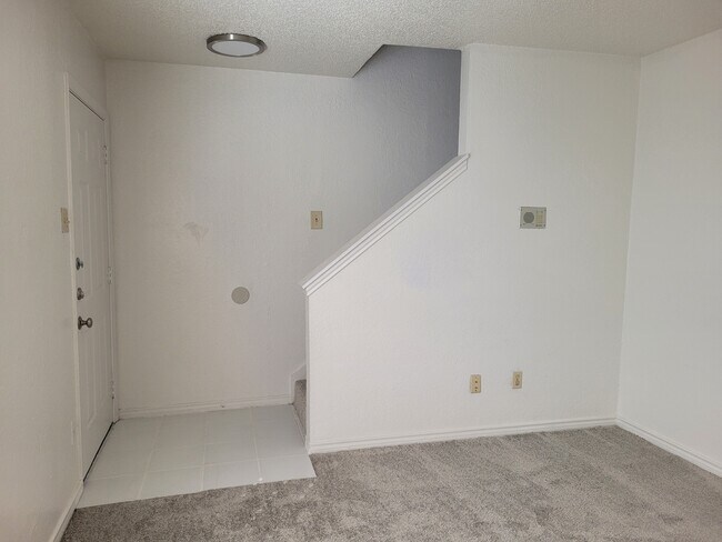 Building Photo - 5611 Ross Ave