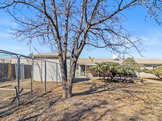 Building Photo - Spacious 4-Bed, 2-Bath Home | Large Backyard| Quick Access to Highway 528 and Other Routes| Pre-L...