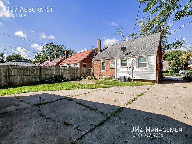 Building Photo - 127 Auburn St