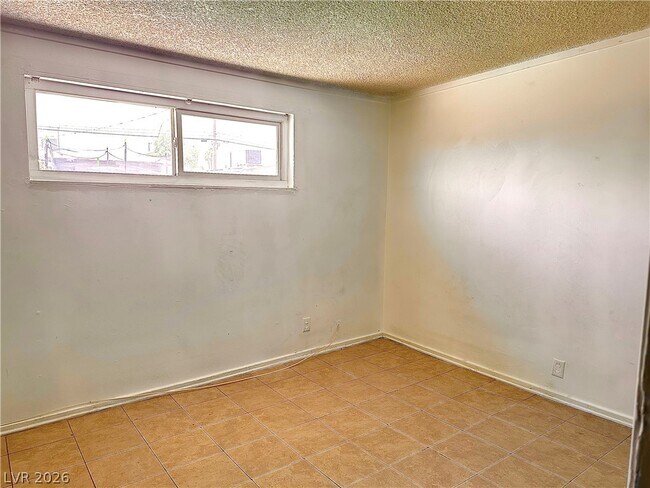 Building Photo - 4521 Pacyna St