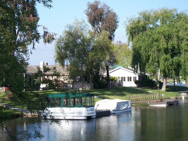 Building Photo - 919 La Fiesta Ct